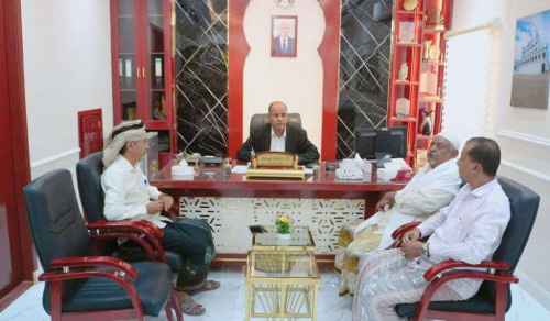 انتقالي سيئون يبحث سبل تعزيز العمل المشترك مع السلطة المحلية بالمديرية