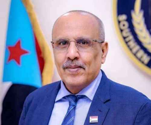 الكثيري يُعزَّي العميد صالح علي بلال في وفاة والدته