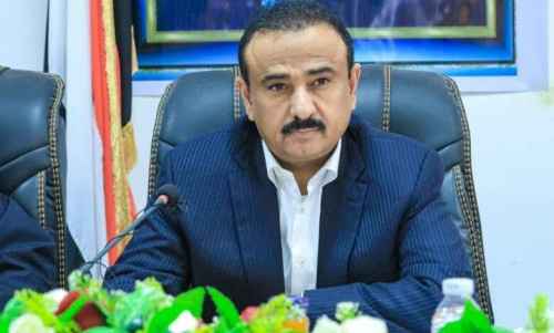 محافظ شبوة يوجه بإيقاف عدد من المسؤولين وإحالتهم للتحقيق