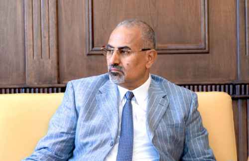 في مقابلة مع "الجارديان" البريطانية.. الرئيس &rlm;الزُبيدي يدعو إلى تبني استراتيجية شاملة لمواجهة مليشيا الحوثي