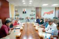 أقرَّ زيادة 30 ألف ريال شهرياً.. لملس: المعلمون جزء من التنمية ودعم السلطة المحلية لهم واجب أخلاقي ووطني