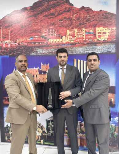 رئيس &laquo;كاك بنك&raquo; يتسلم جائزة التميّز والإنجاز المصرفي في تطوير المنتجات الرقمية والريادة في السوق اليمني لعام 2024