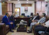 الكثيري والخُبجي يتفقدان سير العمل بمؤسسة 14 أكتوبر للصحافة والطباعة والنشر