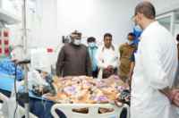 المحافظ الثقلي يتفقد مستشفى الشيخ خليفة ويطمئن على الحالة الصحية للشاعر بياضي