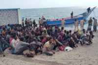 حملة أمنية بلحج تضبط قارب تهريب في مديرية المضاربة ورأس العارة