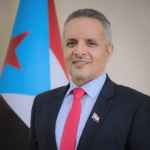 اليافعي يطمئن على صحة الإعلامي علي الحاشي