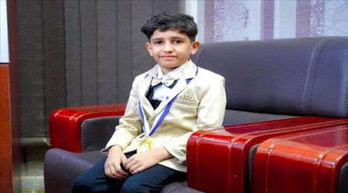محافظ شبوة يكرم الطفل مشعل حبتور المتصدر عالميًا في الحساب الذهني