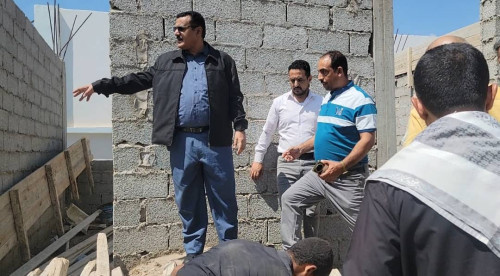 مدير عام المنصورة يدشن استئناف بناء (5) غرف إضافية بمجمع حاشد الصحي