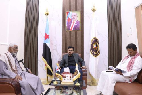 رئيس تنفيذية انتقالي المهرة يلتقي الباحث والأديب محمد الحداد