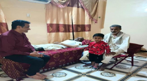  العولقي يطمئن على صحة الناشط الجنوبي نيراد العسيري