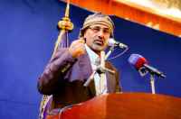 صحيفة دولية تسلط الضوء على زيارات لرئيس الزبيدي لمحافظات الجنوب: انتهج سياسة القرب من الجمهور