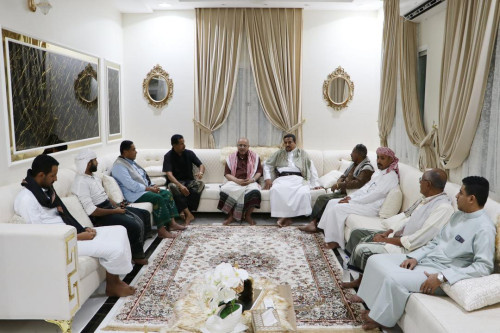 الكثيري يستقبل وفدًا من قبائل نهد بالمكلا