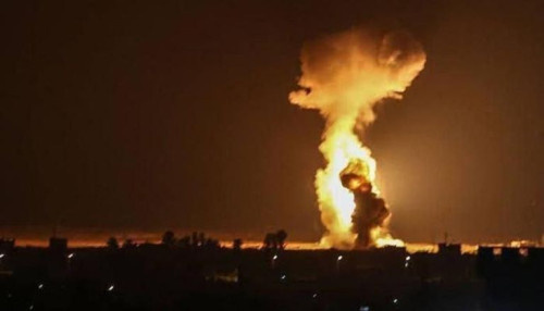 لليوم الـ14.. زلزال الضربات الأمريكية يدك معسكرات الحوثي