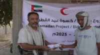 الهلال الأحمر الإماراتي يوزع كسوة العيد في زنجبار