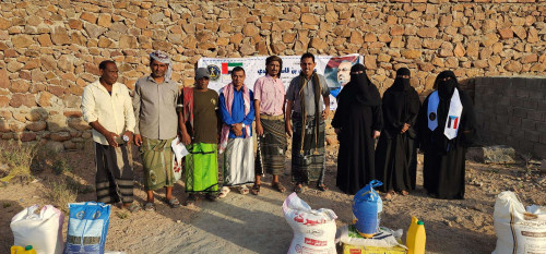 انتقالي سقطرى يدشن توزيع السلال الغذائية على أسر الشهداء والمحتاجين بالمحافظة