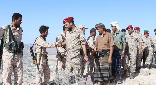 رئيس تنفيذية انتقالي المحفد يتفقد المواقع العسكرية للواء الأول دعم وإسناد ويقدم تهاني العيد للجنود