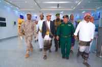 رئيس تنفيذية انتقالي شبوة يؤدي صلاة العيد مع جموع المصلين ويتفقد المرضى بمستشفيات عتق