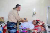  الوكيل علوي النوبة يتفقد الجرحى والمقعدين بمنازلهم في العاصمة عدن