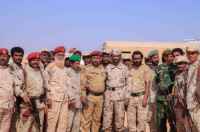 قائد اللواء الخامس مشاة يتفقد المواقع العسكرية في شبوة ويهنئ المرابطين بعيد الفطر