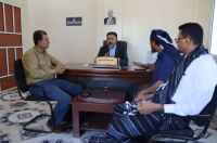 رئيس تنفيذية انتقالي أبين يبحث مع مدير عام خنفر الاحتياجات الخدمية للمديرية