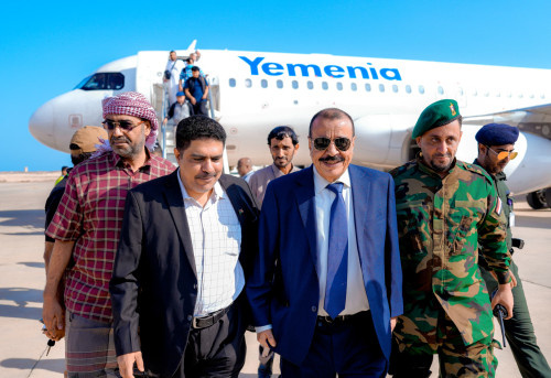 اللواء بن بريك يصل إلى المكلا