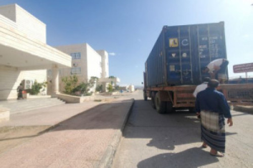 بدعم إماراتي.. مستشفى بن زايد بشبوة يستقبل دفعة أجهزة طبية