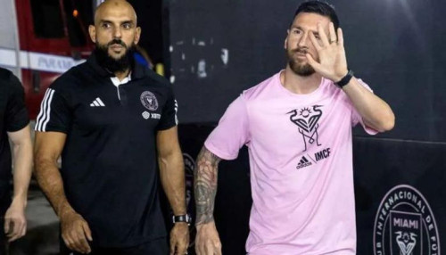 مصارع شهير يرفض 15 مليون دولار لتجنب مواجهة «حارس ميسي»