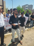 وقفة تضامنية لطلاب كلية ردفان الجامعية مع أساتذتهم الأكاديميين