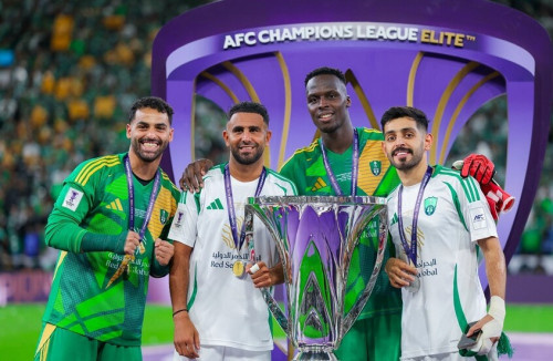 بعد التتويج بدوري أبطال آسيا.. وعد جديد من رياض محرز لجماهير الأهلي 