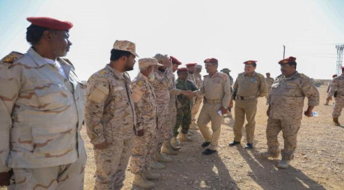 قائد المنطقة العسكرية الثانية يطلع على الجاهزية القتالية للواء “شبام” بدوعن