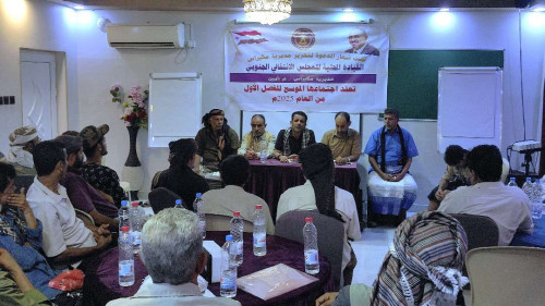القيادة المحلية لانتقالي مكيراس تعقد اجتماعها الموسع للفصل الأول من العام الجاري
