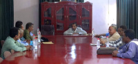 محافظ أبين يلتقي باللجنة التحضيرية لتأبين الشاعر الفقيد إيهاب باضاوي ( أبو آبة )
