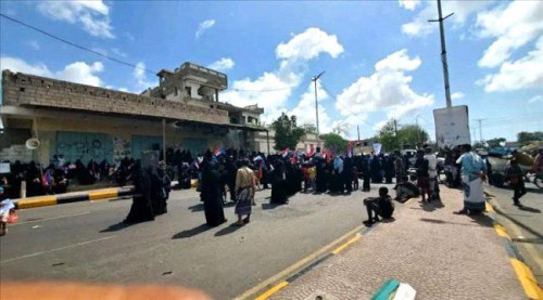 مظاهرة نسائية في أبين احتجاجا على تردي الخدمات