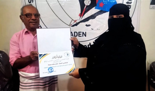 نقابة الصحفيين الإعلاميين الجنوبيين بلحج تكرم فقيد الحركة الاعلامية عادل سالم مبروك 