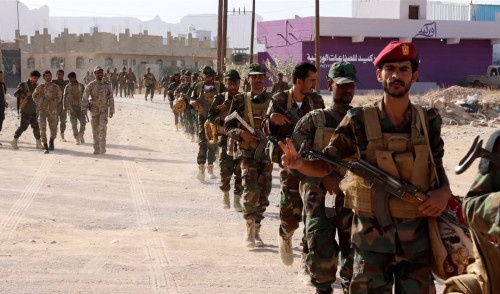 اللواء الثاني دفاع شبوة ينفذ مسيراً عسكرياً لتعزيز الانضباط والجاهزية القتالية 
