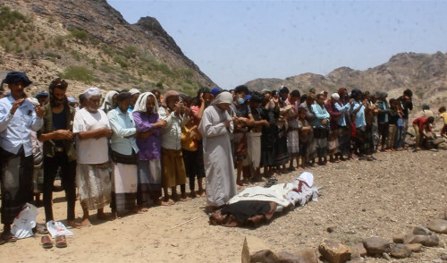 بموكب جنائزي مهيب.. تشييع جثمان الشهيد البطل أحمد الأزرقي في مسقط رأسه بالضالع 
