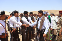 رئيس انتقالي حضرموت يشهد الزواج الجماعي الميسر الأول لعدد 100 عريس وعروس في مديرية يبعث