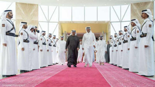 رئيس الإمارات وأمير قطر يبحثان المستجدات في المنطقة