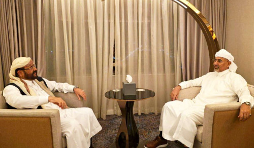 الرئيس الزُبيدي والشيخ العرادة يؤكدان ضرورة معالجة الأوضاع الاقتصادية في البلاد