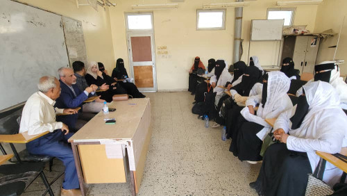 الوكيل الشبحي يتفقد سير العملية الدراسية للقابلات بمعهد الدكتور امين ناشر للعلوم الصحية