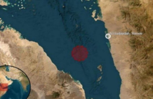 زوارق صغيرة تهاجم سفينة قبالة الحديدة اليمنية