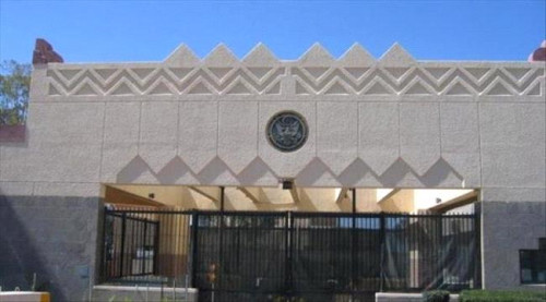 السفارة الأميركية تدين الهجوم الحوثي على سفينة تجارية وتصفه بـالأعنف حتى الآن