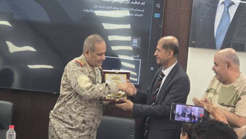قيادة الأكاديمية العسكرية العليا تكرّم السياسي والباحث العميد علي بن شنظور