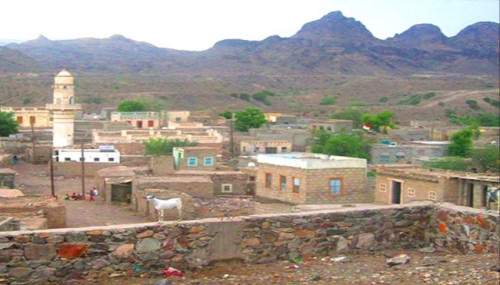 مدير عام مديرية المسيمير يوجه مكتب التجارة والصناعة بالمديرية بضبط الصرف ومراقبة الأسعار 