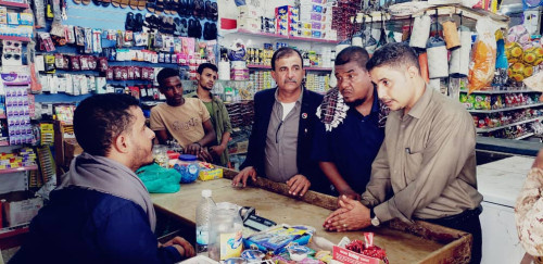 قيادة انتقالي أبين والسلطة المحلية تنفذان حملة رقابية شاملة لضبط الأسعار في أسواق زنجبار وجعار