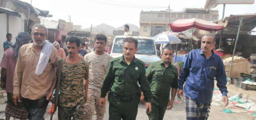 انتقالي ردفان ينفذ حملة لمراقبة أسعار المواد الغذائية في أسواق مدينة الحبيلين