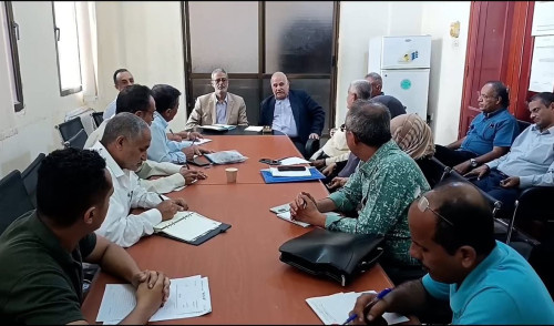 اجتماع بالعاصمة عدن يناقش آلية ضبط أسعار الأدوية والمستلزمات الطبية