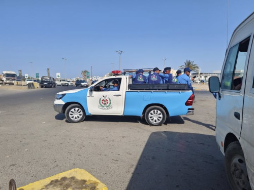 شرطة عدن تكثف حملاتها الميدانية لإخلاء شوارع العاصمة من الدراجات النارية