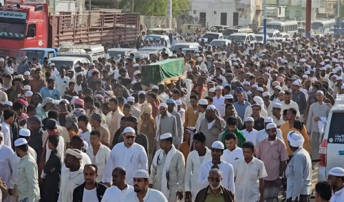 تريم تشيع جثمان الشهيد محمد سعيد يادين في موكب جنائزي مهيب