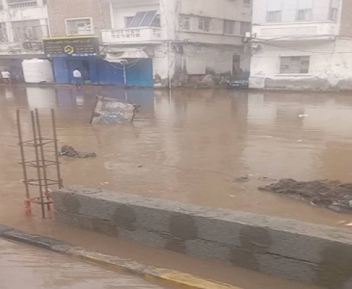 المحافظ لملس يوجّه بسرعة تحرك فرق الطوارئ لمواجهة آثار المنخفض الجوي في عدن